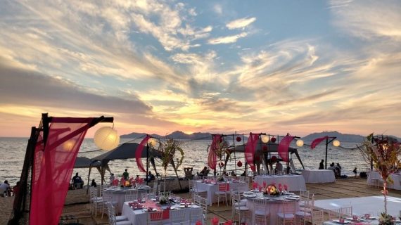 Dinner in Acapulco Dinner in Acapulco