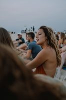 Gemeinsames Musizieren am Strand im Surfurlaub in Moliets  Entspannter Abend im Strand in Moliets
