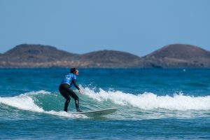 Erste Turn-Versuche beim Surfen in Fuerteventura