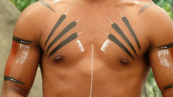 Aborigine-Körperbemalung Aborigine-Körperbemalung