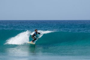 Schöner Bottomturn in glassy Bedingungen auf Fuerteventura Schöner Bottomturn in glassy Bedingungen auf Fuerteventura
