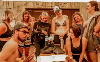 Abhängen und Jammen im Surfcamp Abhängen und Jammen im Surfcamp