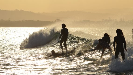Sunset-Surf in Byron Bay