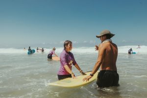 Der beste Surfunterricht im Surfcamp in Moliets Surfunterricht in Molites