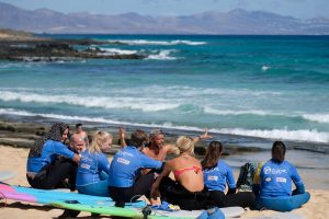 Clase de surf en la playa Clases de surf Fuerteventura