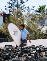 Teamer Alex vor dem Surf Teamer Alex vor dem Surf