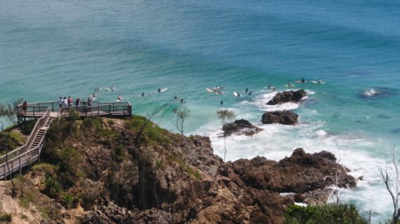 Bester Blick auf die Surfer in Byron Bay Bester Blick auf die Surfer in Byron Bay