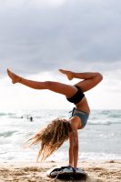Yoga auf dem Board im Junior Surfcamp Frankreich Yoga auf dem Board im Junior Surfcamp Frankreich