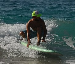 Um Geschwindigkeit zu generieren und Balance zu halten, bleibst du zu Beginn noch tief in deinen Knien. Um Geschwindigkeit zu generieren und Balance zu halten, bleibst du zu Beginn noch tief in deinen Knien.