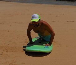 Verlagere dein gesamtes Körpergewicht auf deine Abstützpunkte. Verlagere dein gesamtes Körpergewicht auf deine Abstützpunkte.