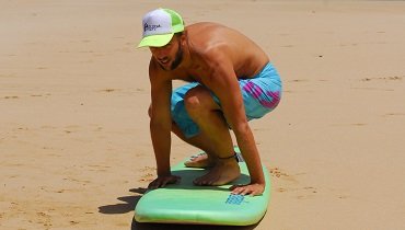 Bevor du in den Stand gehst, richte deinen Körper wie bereits beschrieben aus. Bevor du in den Stand gehst, richte deinen Körper wie bereits beschrieben aus.