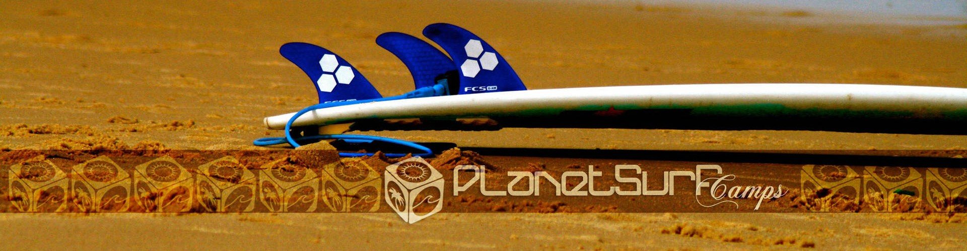 surf table over the sand's beach