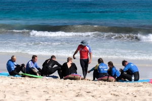 Surf gruppe Surfunterricht im Le Pin Sec surfcamp
