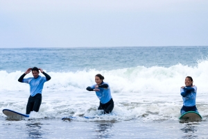 Surfing for beginners in France