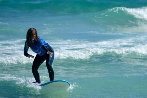 Surfen lernen Surfen lernen Jugendliche in Spanien