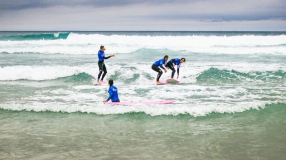 Surfen lernen in unseren französischen Surfcamps Surfen lernen in unseren französischen Surfcamps