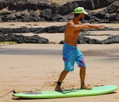 Mit verlagerter Surfstellung und dadurch bester Gleitlage surfst du viele Meter weiter. Mit verlagerter Surfstellung und dadurch bester Gleitlage surfst du viele Meter weiter.