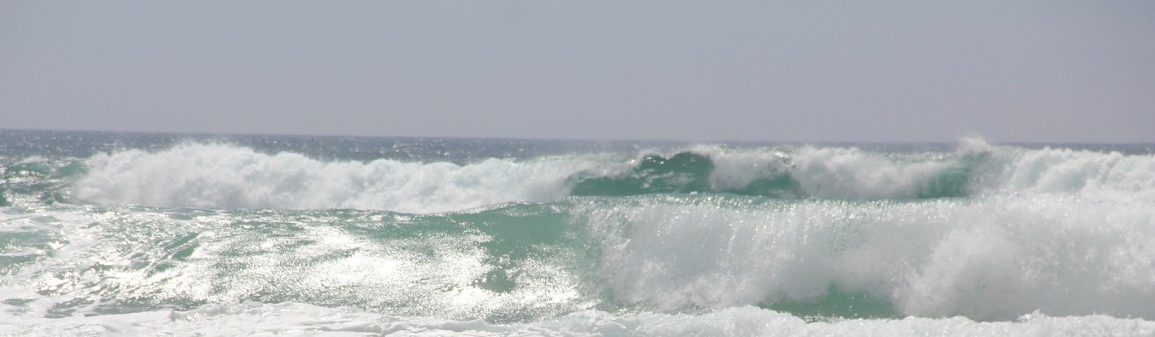 Wellen an den Surfcamps Portugal